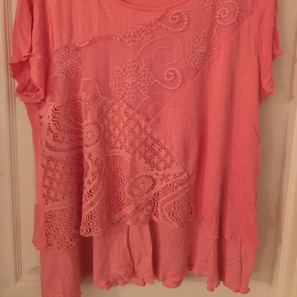 Peach top. Short sleeves. Layered look. - Picture 2 of 5